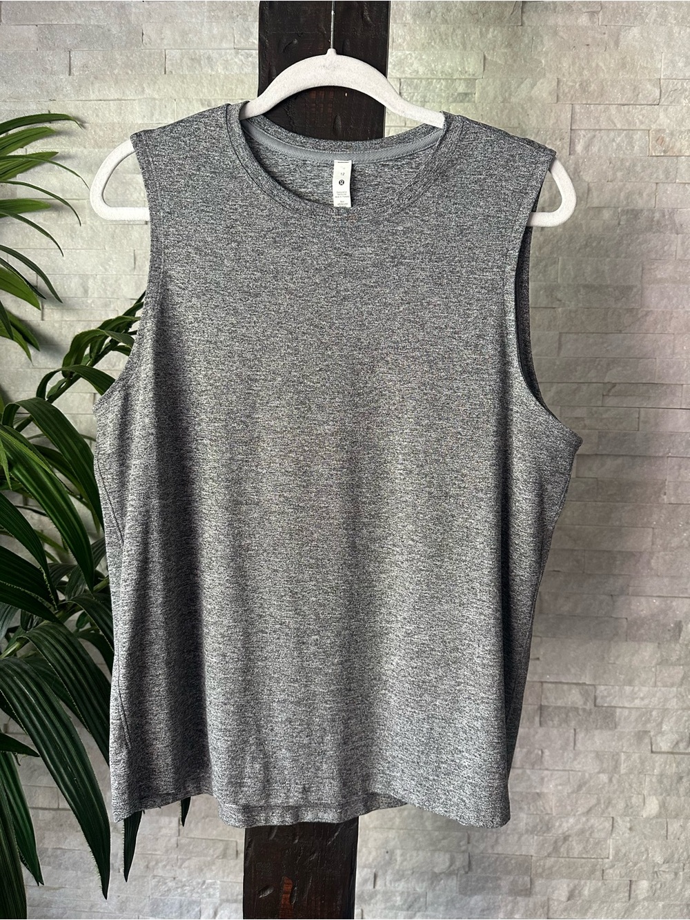 Lululemon License to Train Sleeveless Heather Gray Athletic Tank Size 12